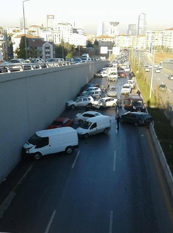 Ankara'da 23 araç birbirine girdi 