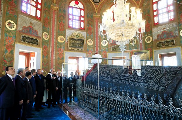 Erdoğan, Fatih Sultan Mehmet Türbesi'nin açılışını yaptı