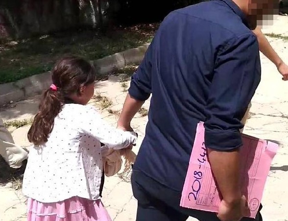 Küçük kızın babasından zorla alınmasıyla ilgili soruşturma