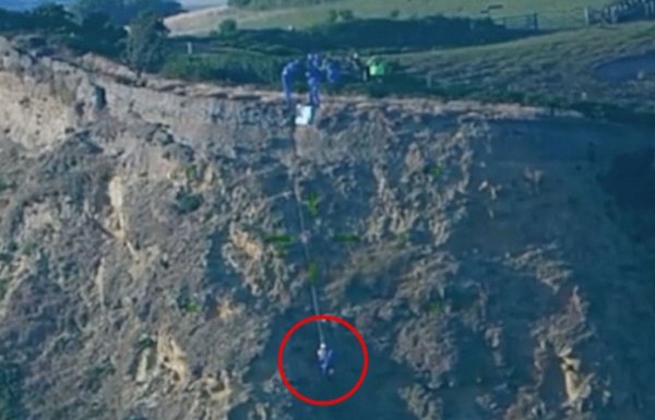Paraşütüçü 152 metreden yere çakılacakken kurtarıldı