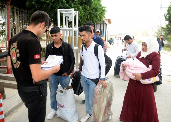 Suriyeliler bayram için ülkelerine gidiyor