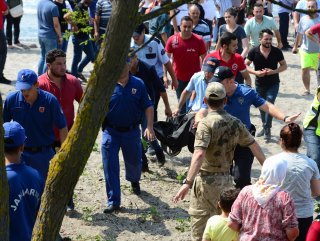Giresun'da denize giren 3 çocuktan 2'si boğuldu