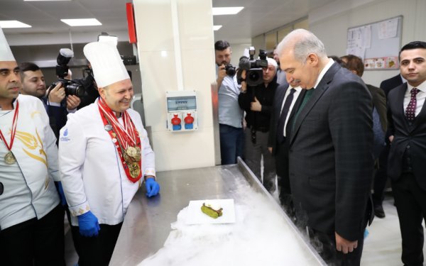 Başkan Uysal sosyal tesislerin aşçılarını kutladı