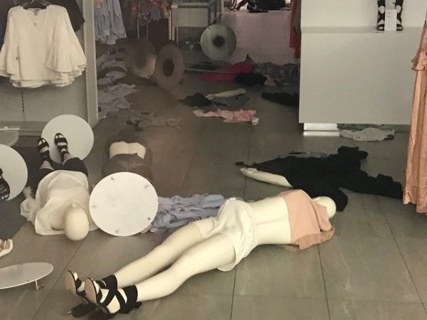 Güney Afrika'da H&M'nin mağazalarına saldırı