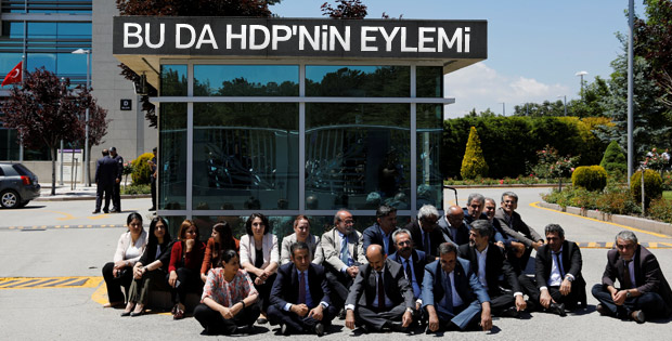 HDP, AYM önünde oturma eylemi başlattı