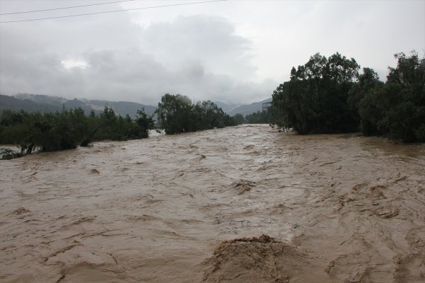 Karadeniz Sahil Yolu'nda yıkılan köprünün havadan görüntüsü