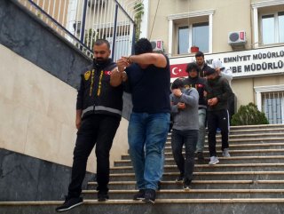 İstanbul'da tırlardan mazot çalan 2 kişi tutuklandı