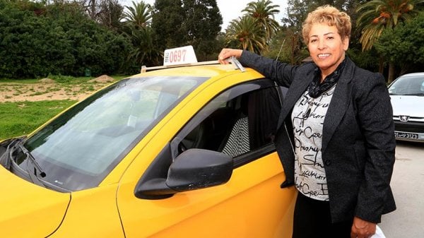 Tunus'un 32 yıllık kadın taksi şoförü