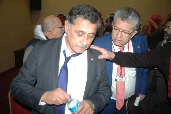 CHP Afyonkarahisar kongresinde kavga çıktı
