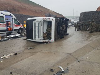 Şırnak'ta askeri araç devrildi: 1 şehit, 20 yaralı