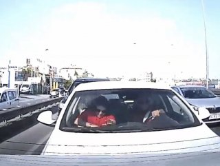 E-5'te aniden duran araç zincirleme kazaya neden oldu