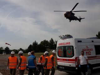 Askeri helikopter, yaralı Siirtli çocuk için havalandı