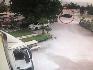 Denizli'de lüks ciple öğrenci servisi çarpıştı
