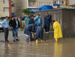 Nevşehir’de dolu ve yağmur su baskınlarına neden oldu