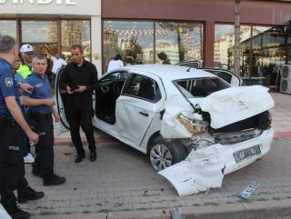 Sivas'ta zincirleme kazada yayalar zor kurtuldu