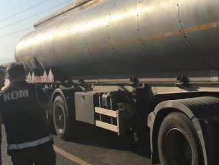 İzmir'de 33 ton kaçak akaryakıt ele geçirildi