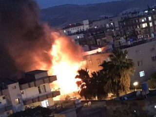 Reyhanlı'da boya imalat hanesinde yangın
