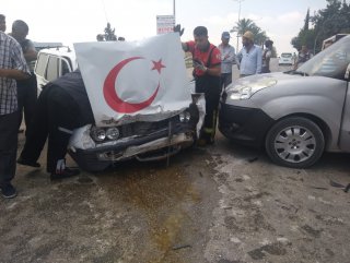 Mezarlık önünde kaza: 2'si ağır 4 kişi yaralandı