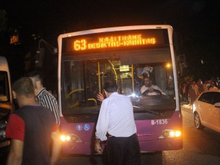 Kalp spazmı geçiren sürücü halk otobüsüne çarptı