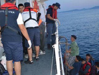 Ayvalık'ta 40 göçmen yakalandı