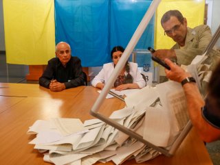 Ukrayna Devlet Başkanı'nın partisi erken seçimi kazandı