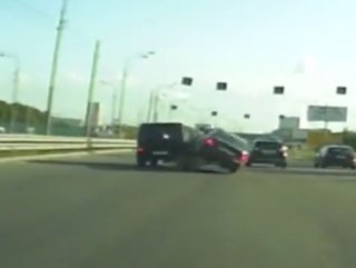 Rus sürücü makas atmak isterken takla attı