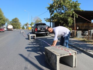 'Arsamdan geçiyor' dediği yolu trafiğe kapattı