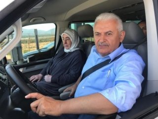 Binali Yıldırım, İstanbul-İzmir otoyolunda araba sürdü