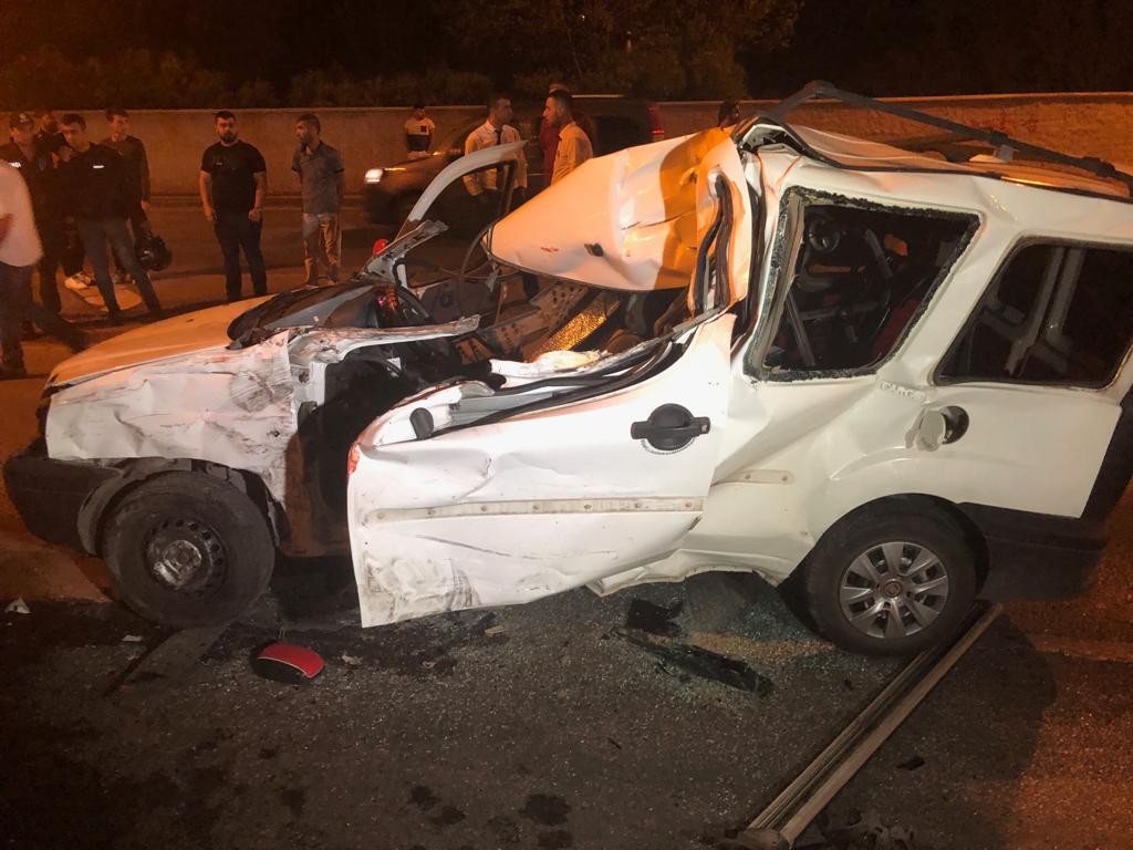 Kaza yapan otomobildeki yolcu, arkadaşını bırakıp kaçtı