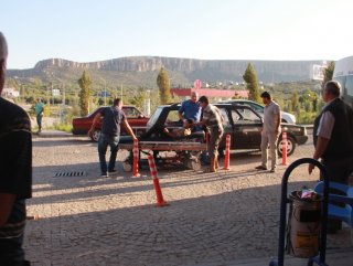 Mersin'de traktör devrildi: 10 yaralı