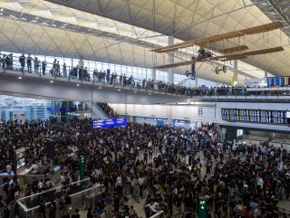 Hong Kong'da tüm uçuşlar iptal edildi