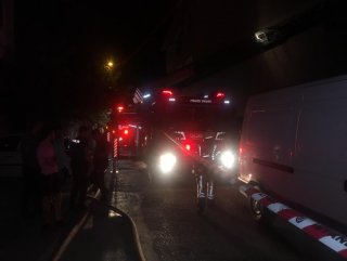 Kadıköy’de bir apartmanın çatısı alev alev yandı