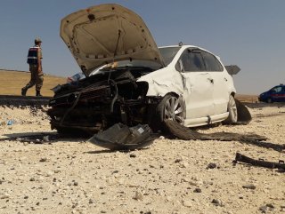 Şanlıurfa'da kontrolden çıkan araç şarampole devrildi