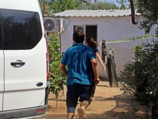 Antalya'da ablasını boynuna bıçak saplayarak öldürdü