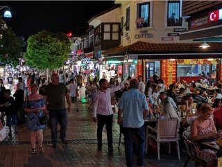 Kuşadası’nda bayramda eğlence tavan yaptı
