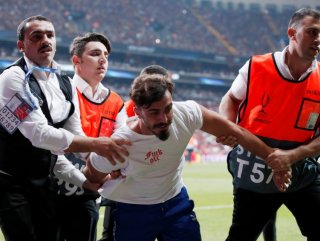 İstanbul'daki maçta sahaya atlayan YouTuber serbest kaldı