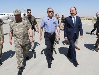 Bakan Akar ve komutanlar Şanlıurfa'da incelemede