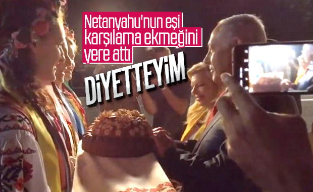 Netanyahu'nun eşi ikram edilen ekmeği yere attı