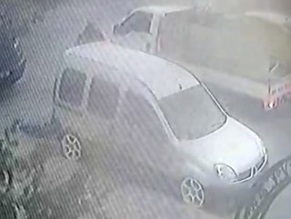 Büyükçekmece'de araçtan 5 bin TL'lik vurgun yaptılar