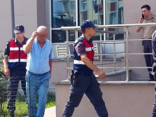 Kocaeli'de kapısı açık minibüsten düşen kadın öldü