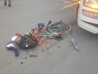 Bursa'da bisikletli tırın altında kaldı