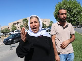 Kocası ve iki çocuğu kavgada ölen kadından oturma eylemi