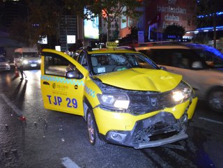 'Dur' ihtarına uymayan araç ticari otomobile çarptı