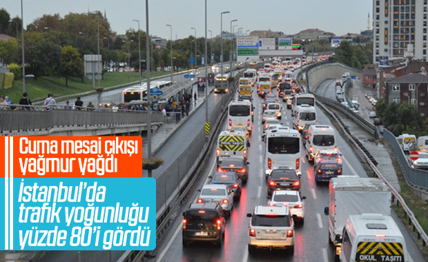 İstanbul’da yağmur trafiği felç etti