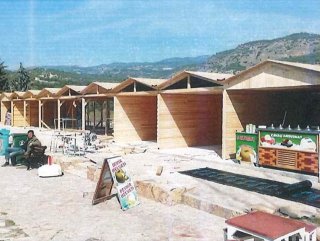 Pamukkale'de kaçak ahşap yapılar kaldırıldı