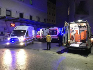 Önce eşini, sonra kendisini bıçakladı