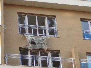 Suriye'den atılan roket Nusaybin'de binaya isabet etti