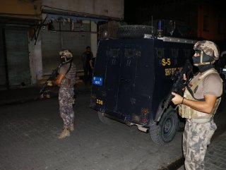 Adana merkezli 5 ilde şafak operasyonu