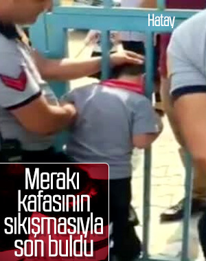 Hatay'da kafası demir parmaklığa sıkışan çocuk
