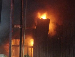 Kartal’da mobilya atölyesi alevlere teslim oldu